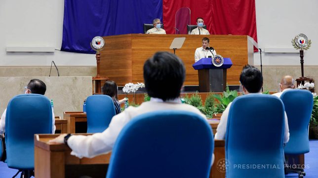 Duterte’s fight vs oligarchs, death penalty bill to distract Congress during pandemic