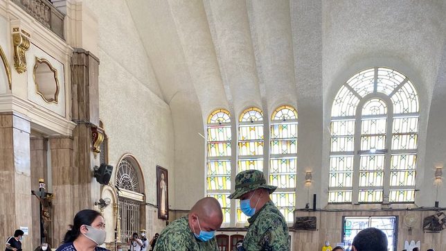 Cops seize protest materials during Quiapo Church Mass