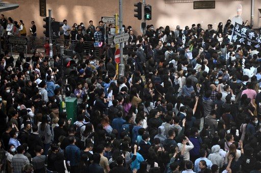 Hong Kong couple acquitted of rioting charges