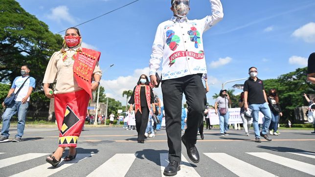 IN PHOTOS: Makabayan bloc wears protest art to SONA 2020 rally