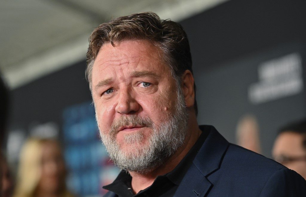 Russell Crowe pitches in to rescue blast-hit Beirut eatery