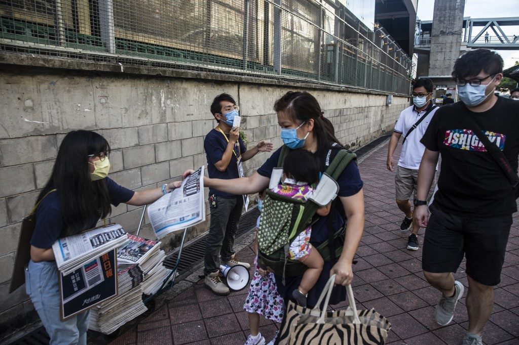 Defying China, Hong Kongers rush to buy pro-democracy newspaper