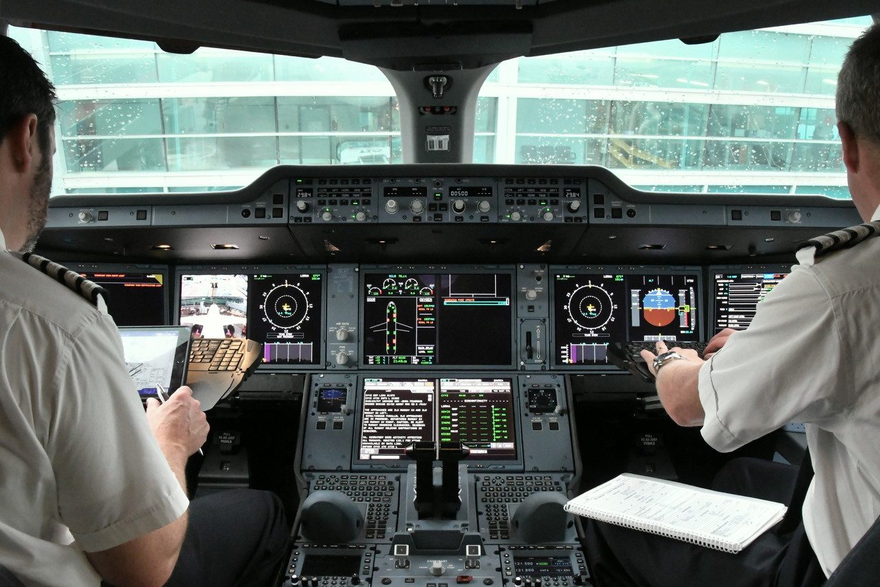 British Airways pilots back job loss deal