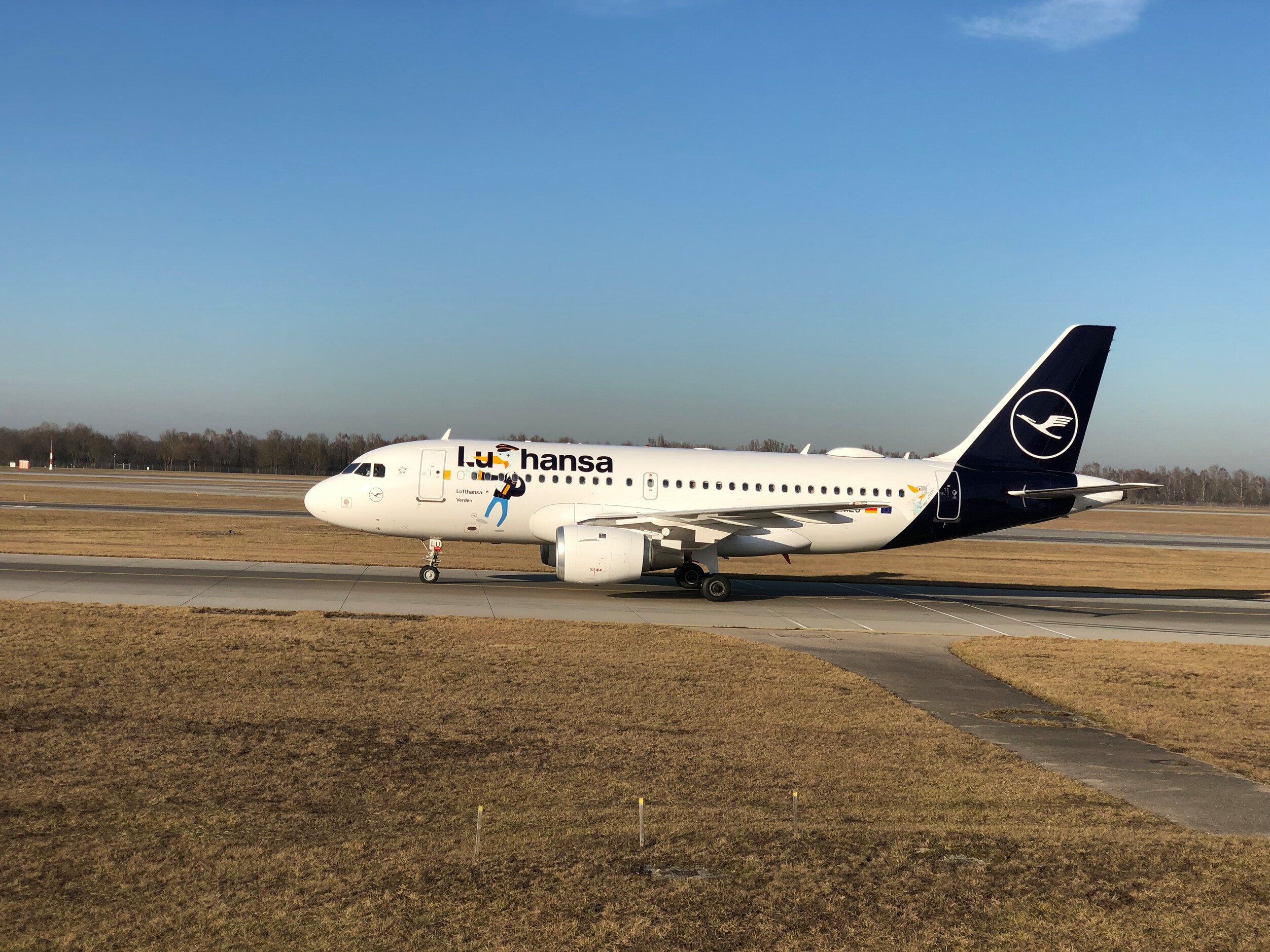 Lufthansa warns of forced layoffs on virus turbulence