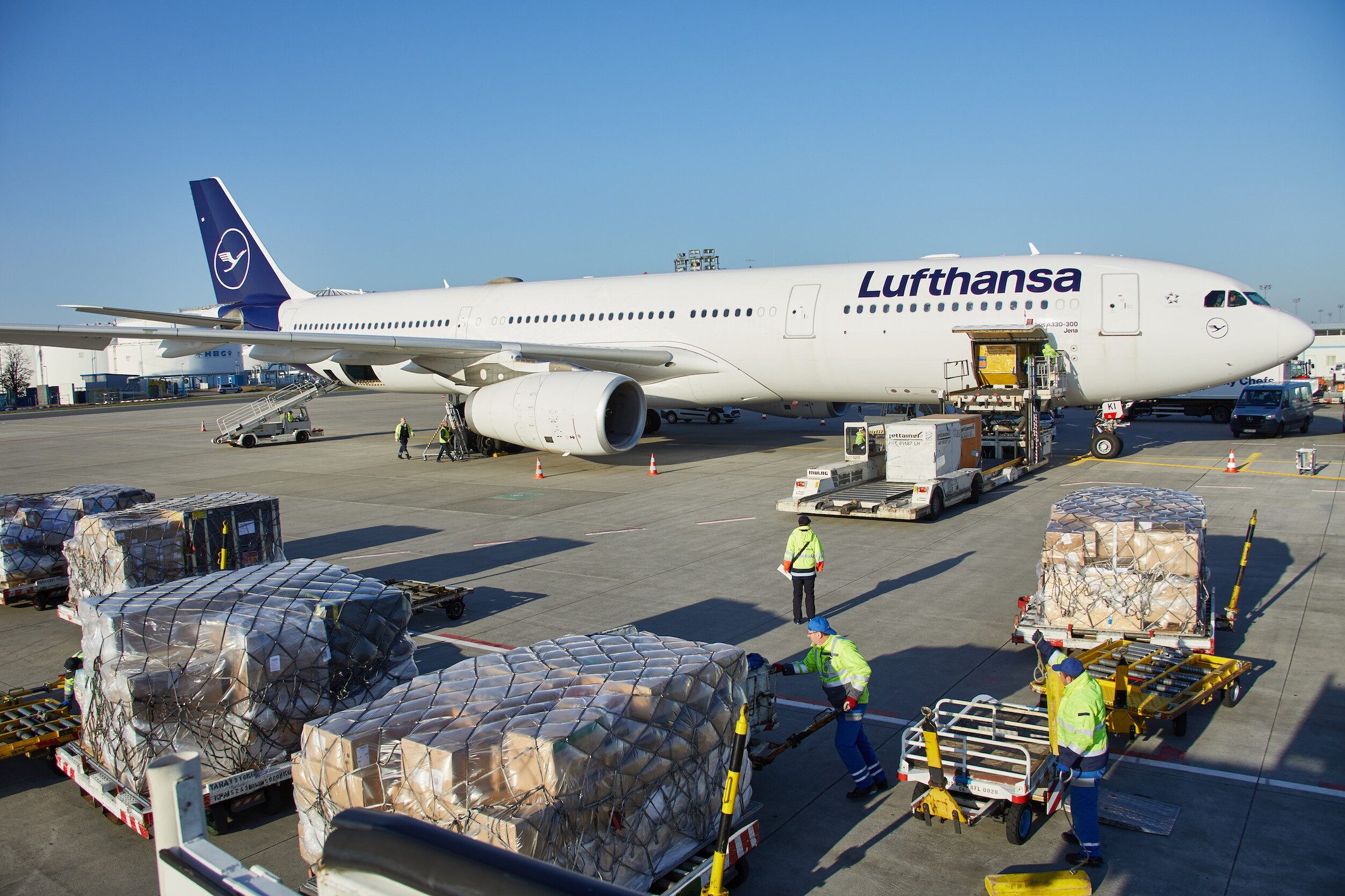 Lufthansa breaks off talks with ground-staff union