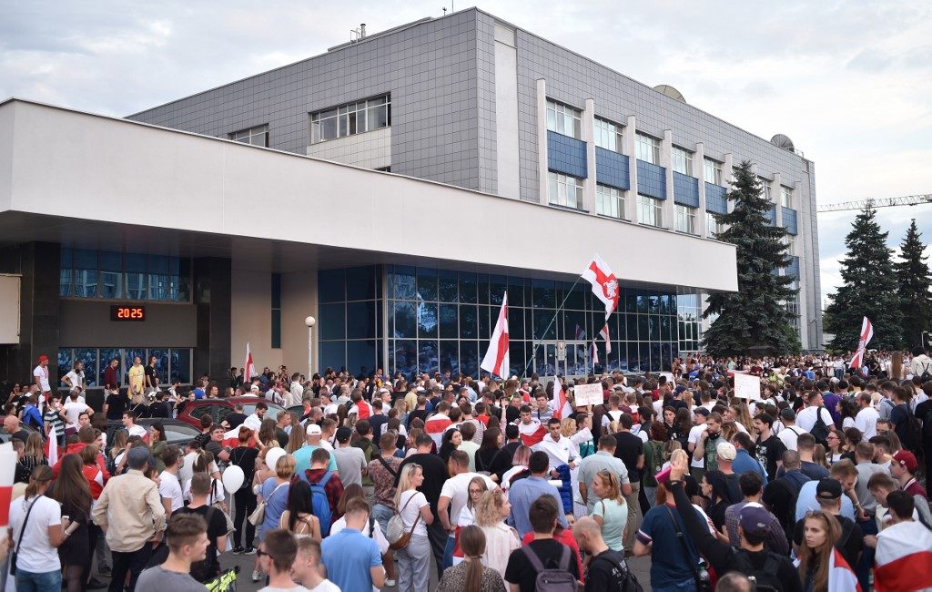 Protesters outside Belarus TV center urge end to censorship