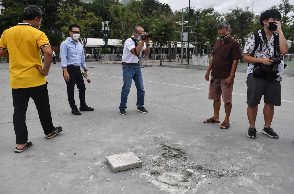 Thai protesters vow to fight after ‘people’s plaque’ removed