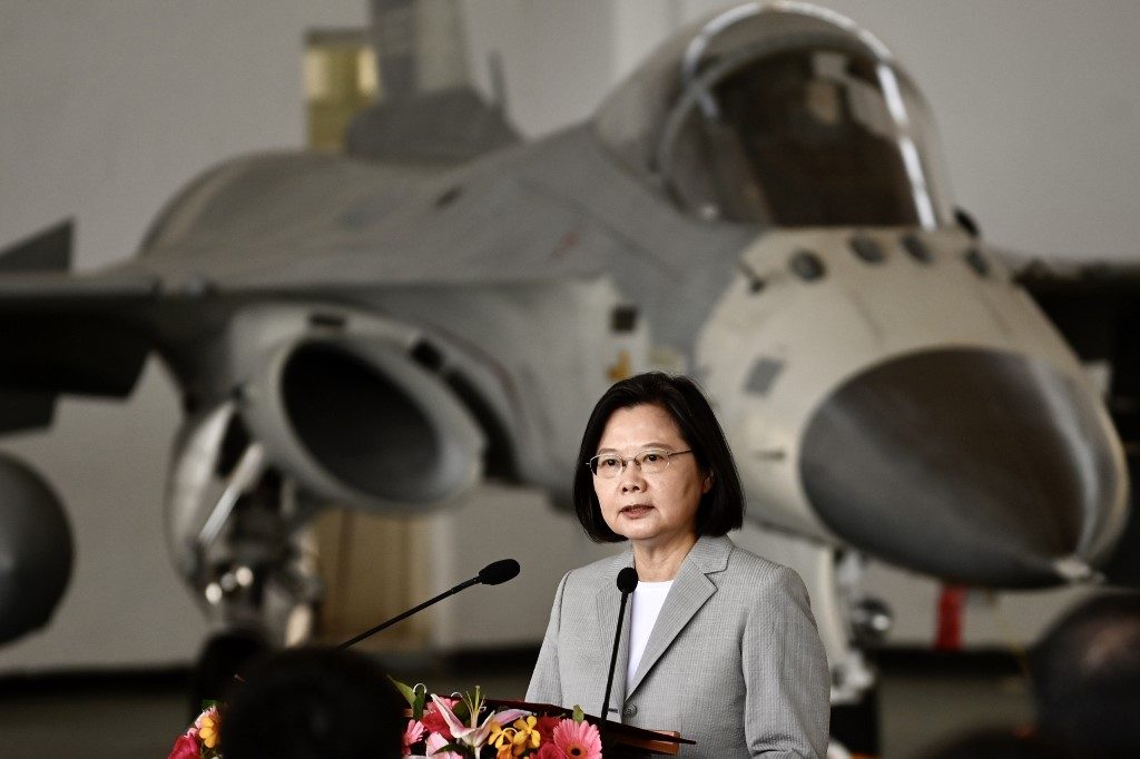 Chinese warplanes buzz Taiwan for third straight day