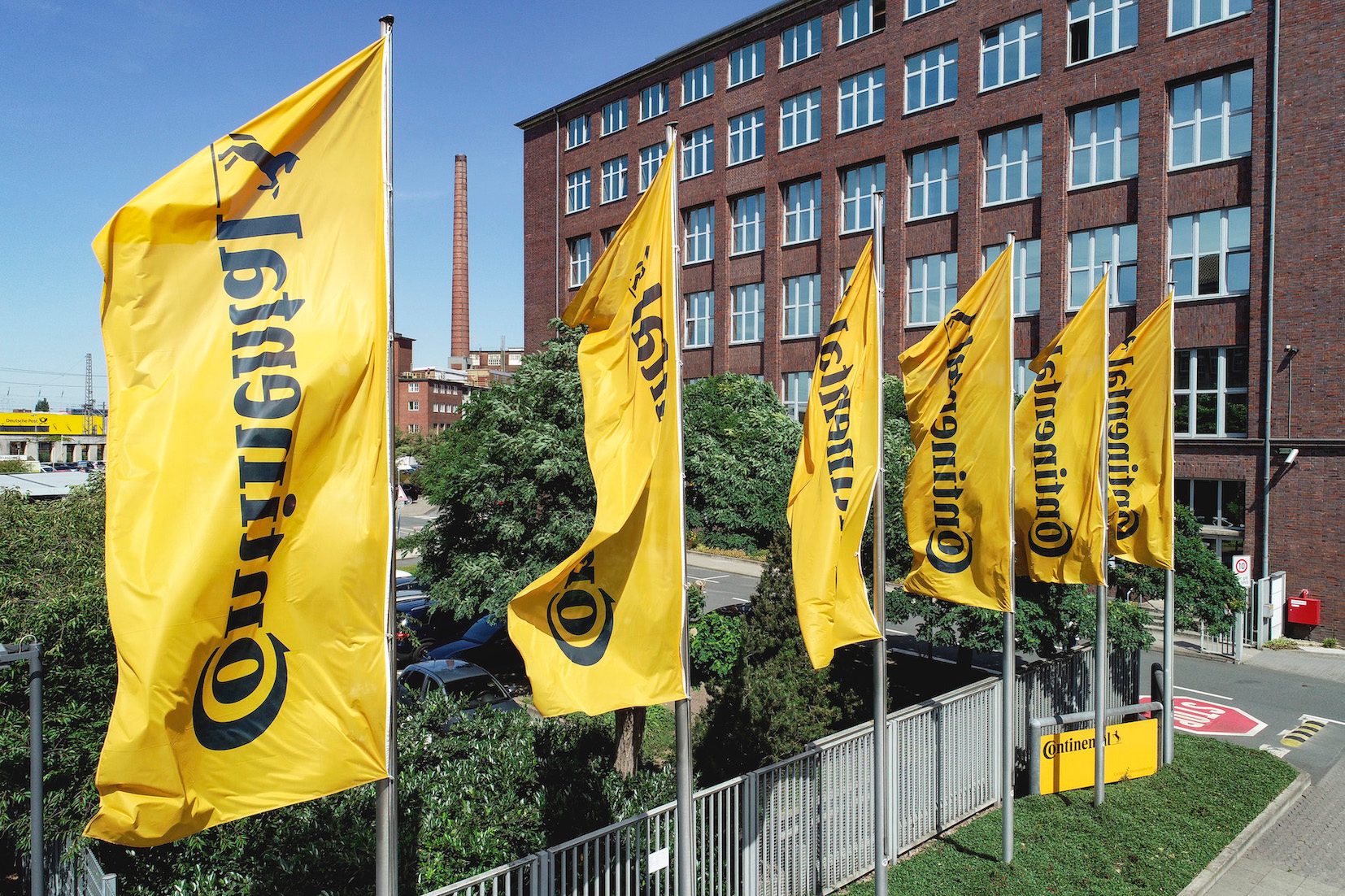 Continental expands restructuring, hitting 30,000 jobs