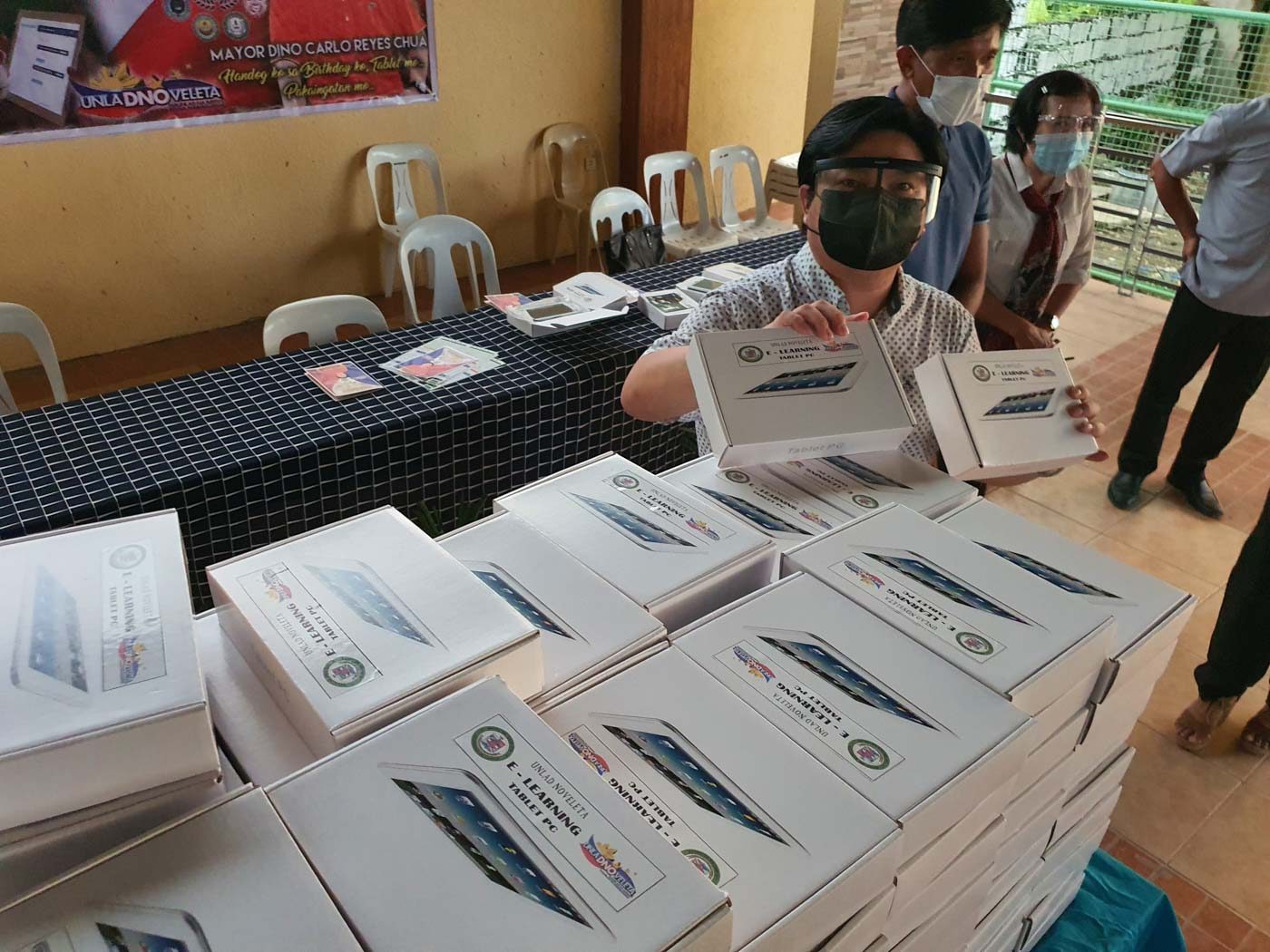 Cavite town turns over free tablets to junior, senior high school students