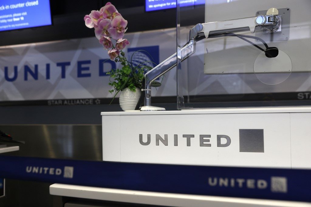 United Airlines plans layoffs if no more aid from Washington