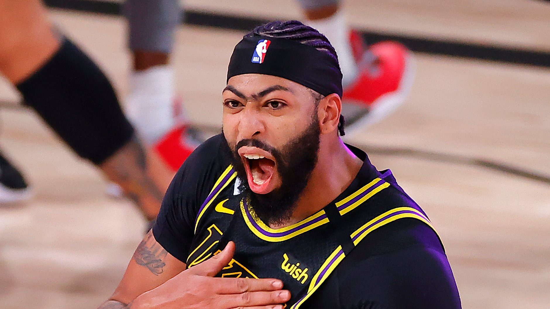 Davis buzzer-beater hands Lakers 2-0 lead vs Nuggets