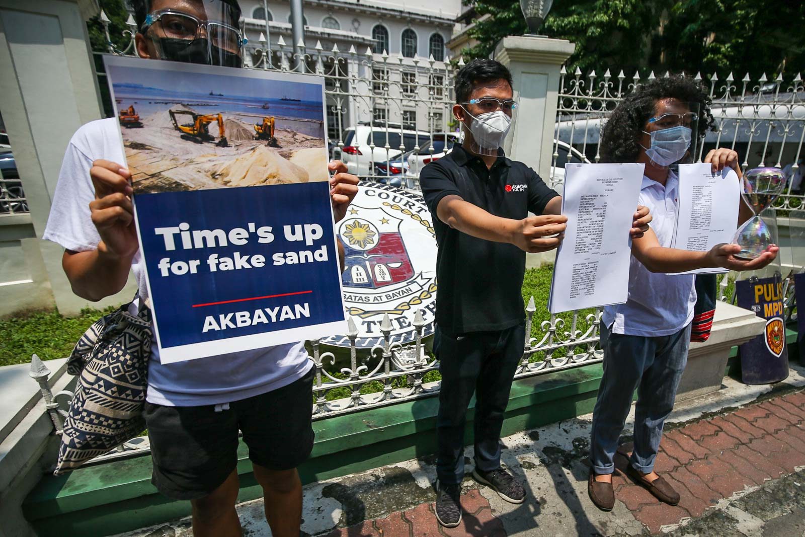 Manila Bay ‘white sand’ reaches Supreme Court