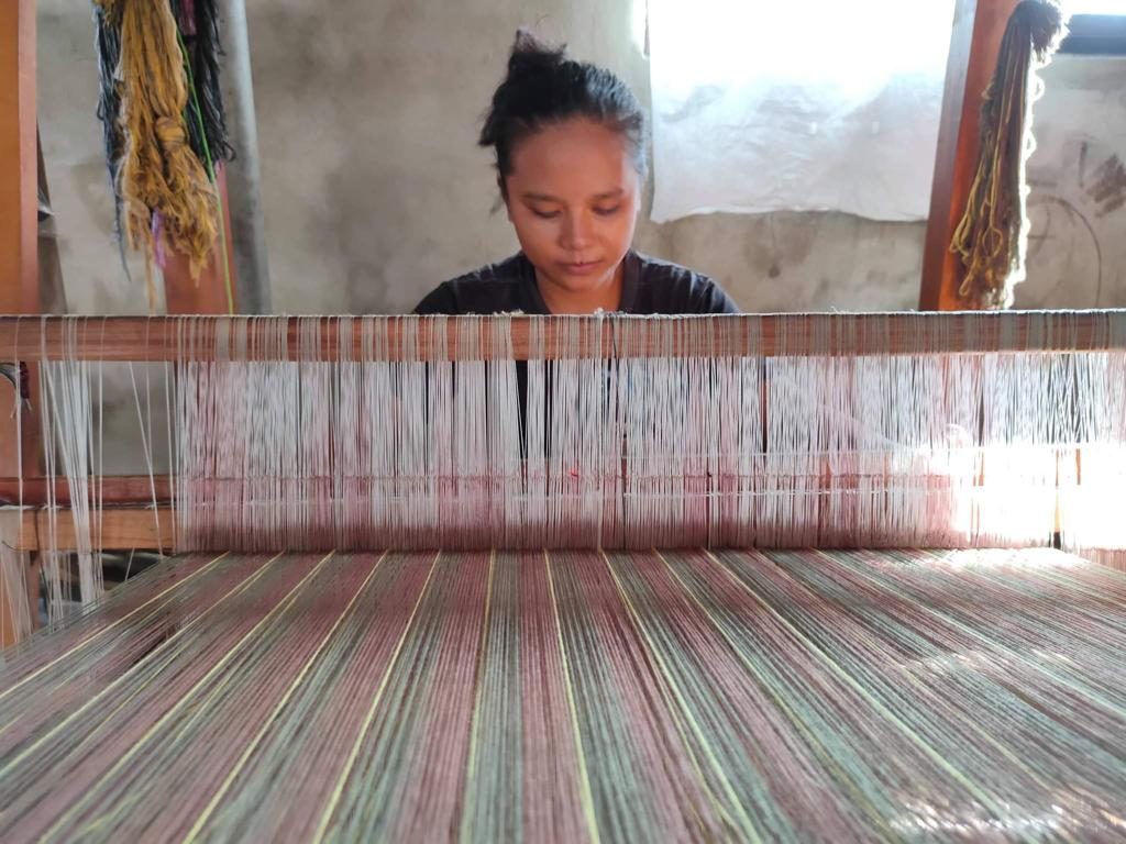 Support the weaving industry from home: Likhang HABI goes online