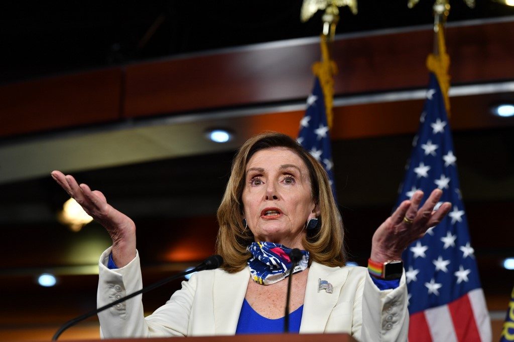 Pelosi urges US airlines to stop layoffs, backs aid