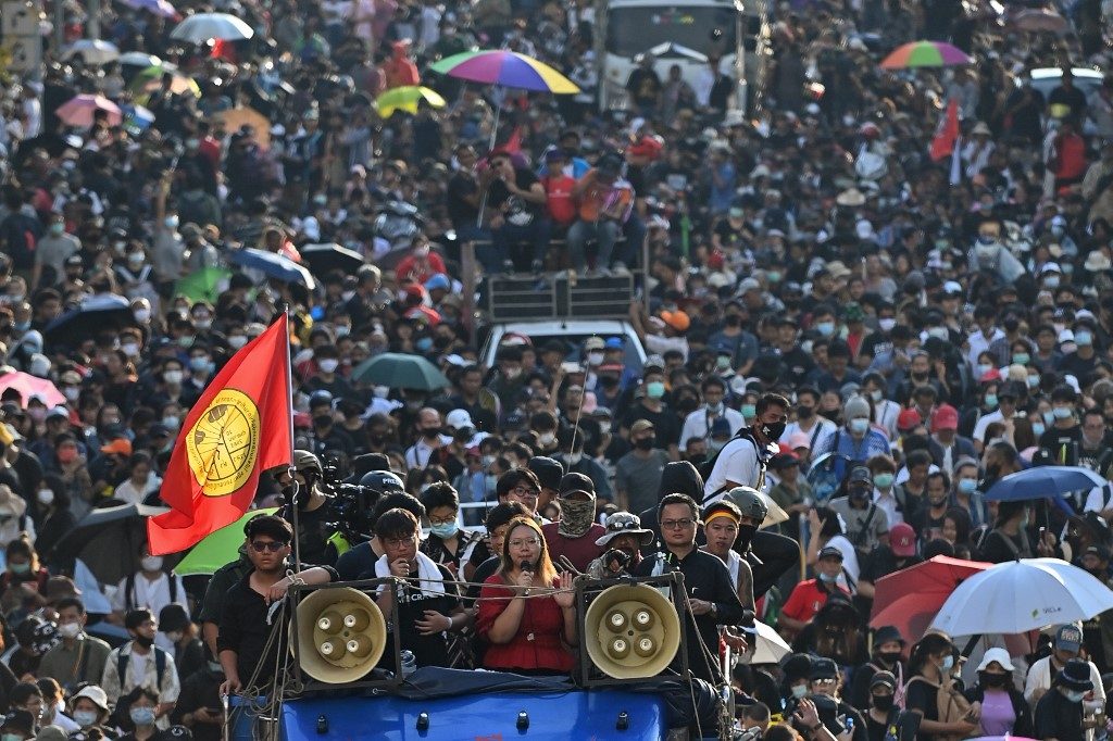 Show of force between pro-democracy protesters, royalists in Bangkok
