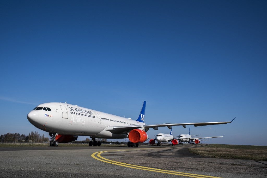 Sweden, Denmark dig deeper to save SAS airline
