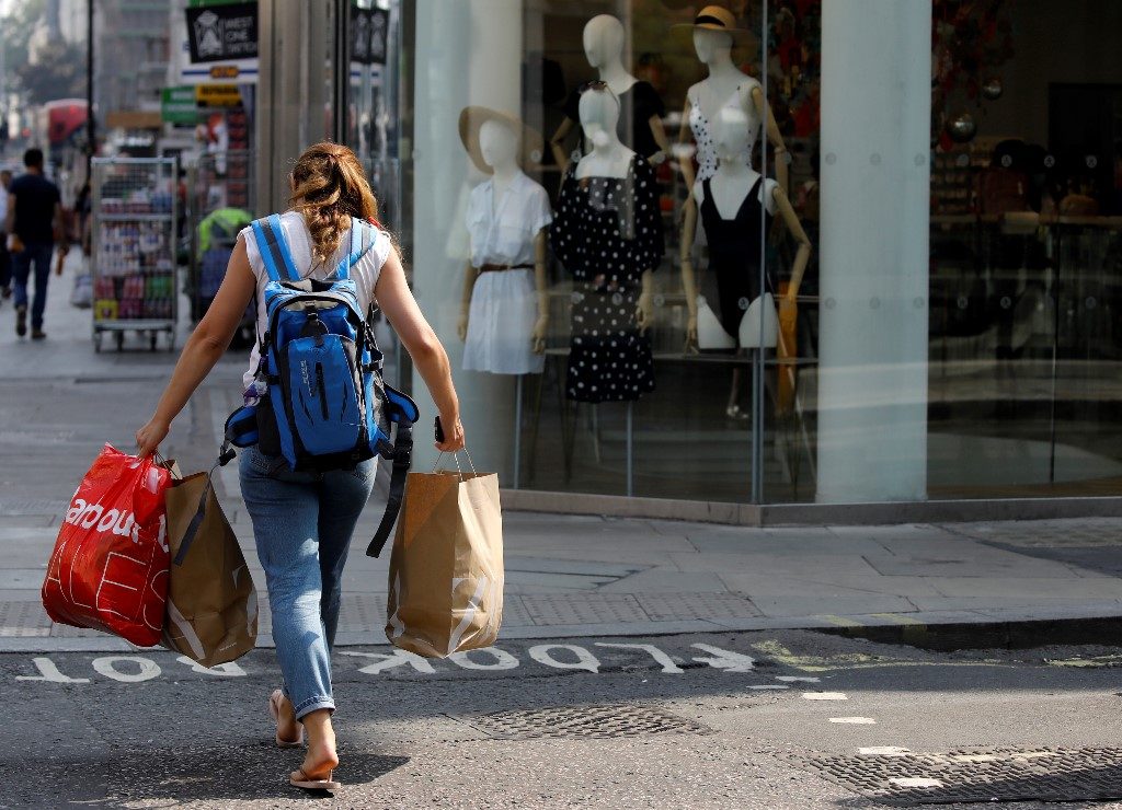 UK retail sales extend recovery from virus slump