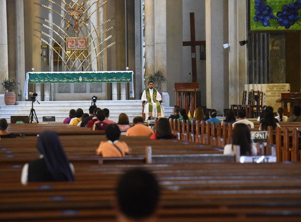 Lockdown tests faith in virus-hit Philippines