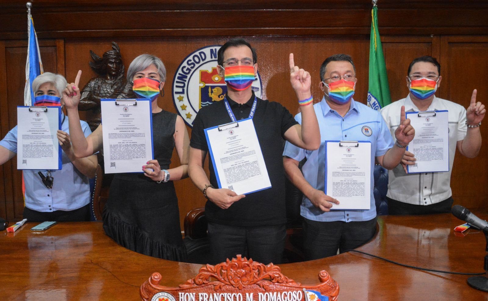 Isko Moreno signs Manila anti-discrimination ordinance