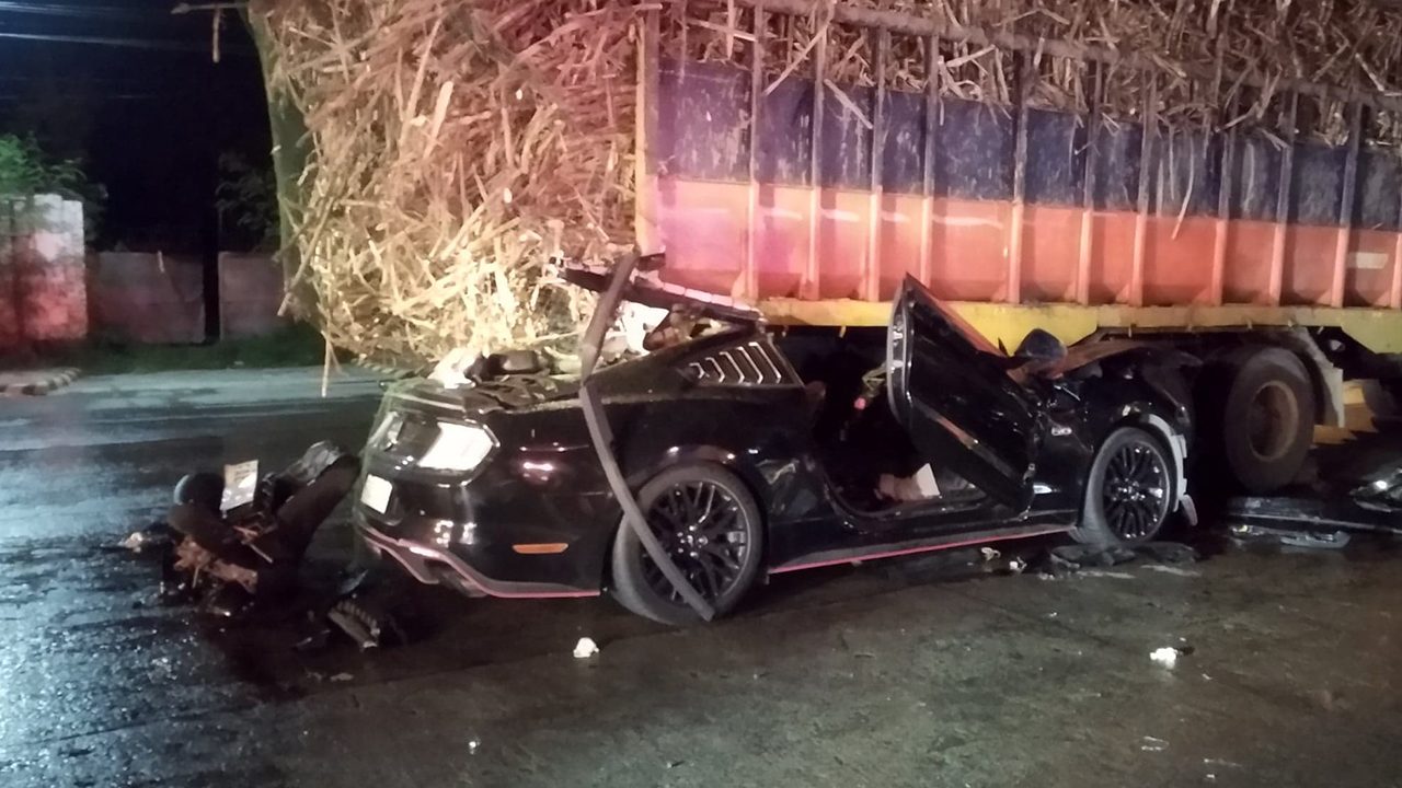 3 dead after vehicle rams 10-wheeler truck on Bacolod highway