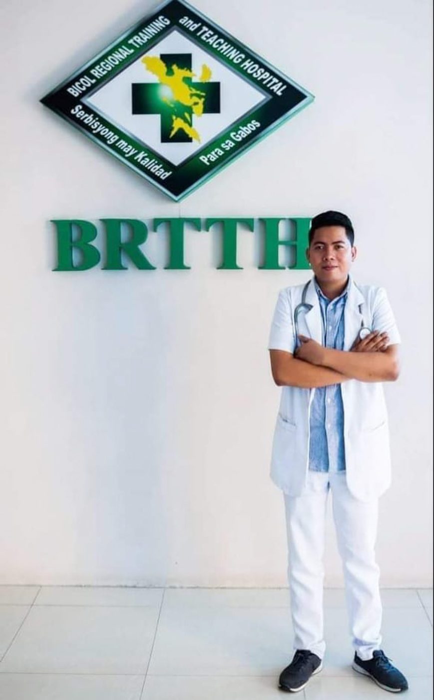 Jess Dexisne: The Legazpi City barber who became his barrio’s first doctor