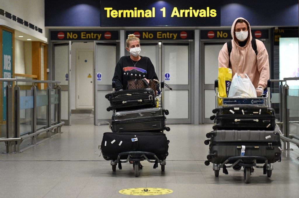 England to cut quarantine for travelers from abroad