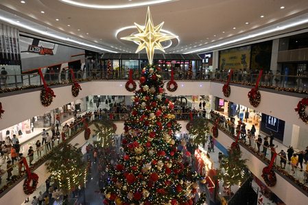 Festive Filipinos trying to save Christmas from coronavirus