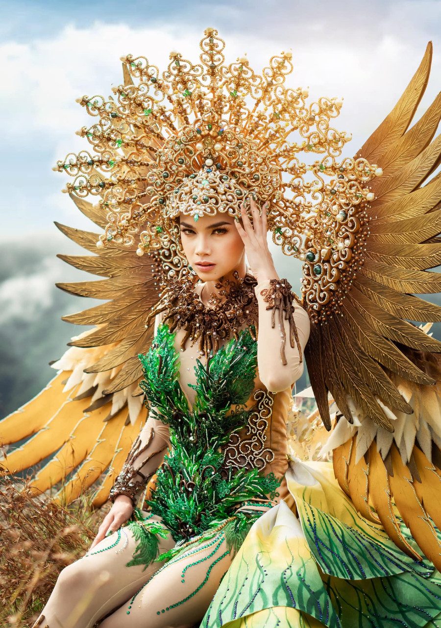 LOOK: National costume of PH’s Roxanne Baeyens at Miss Earth 2020