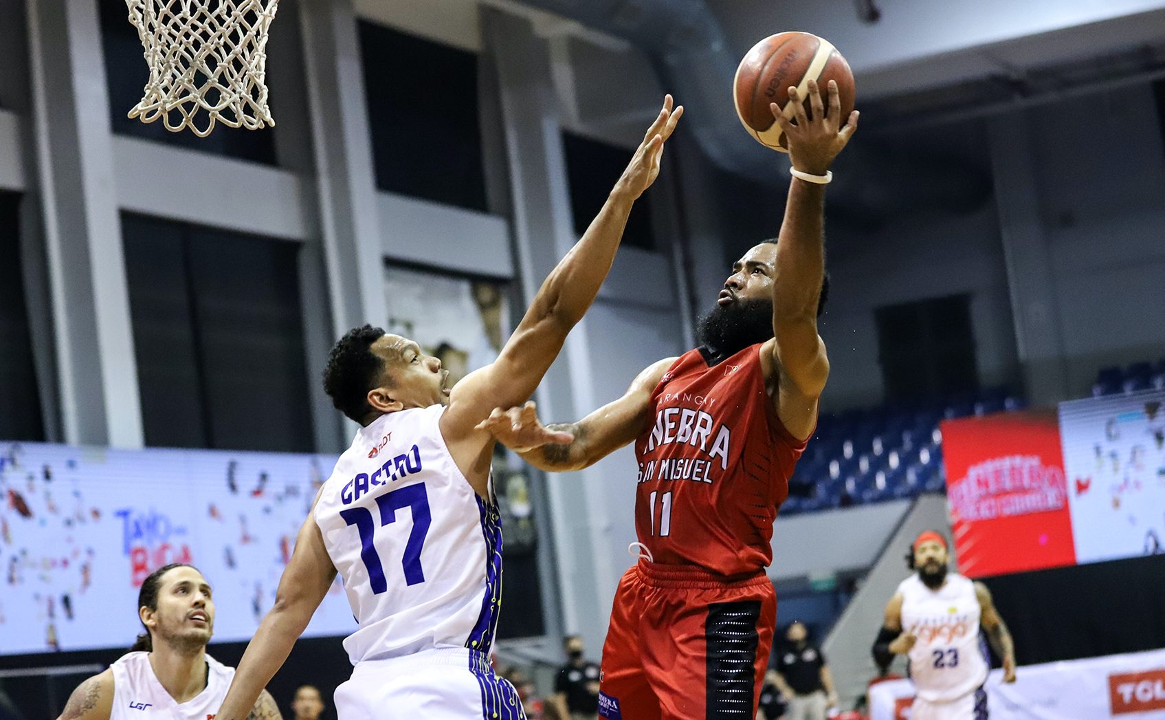 Pringle drops 28 as Ginebra holds off TNT for solo lead