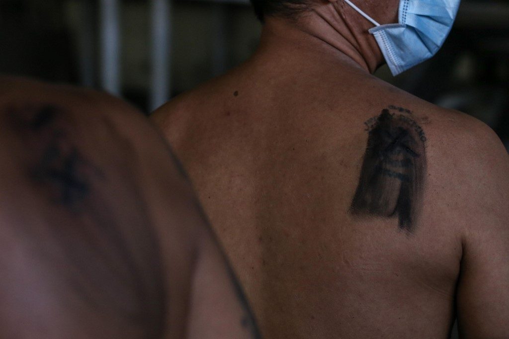 Philippine gangs ink over tattoos to combat jail violence