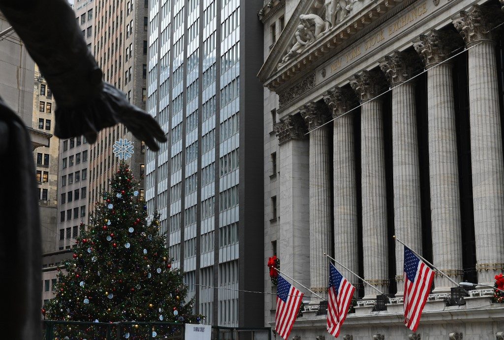 US stimulus snags send Wall Street off highs