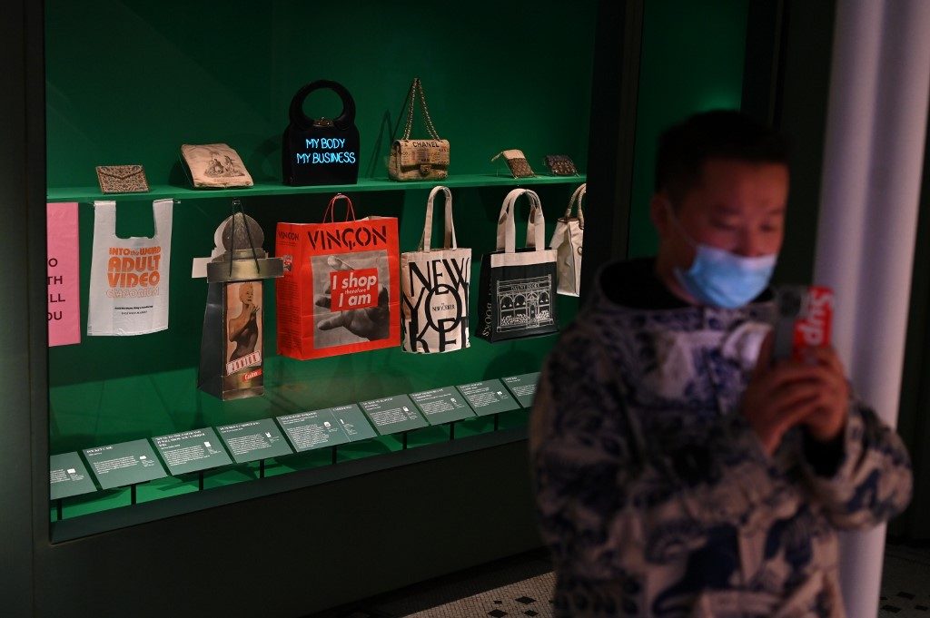 Carry on: British exhibition delves into handbags