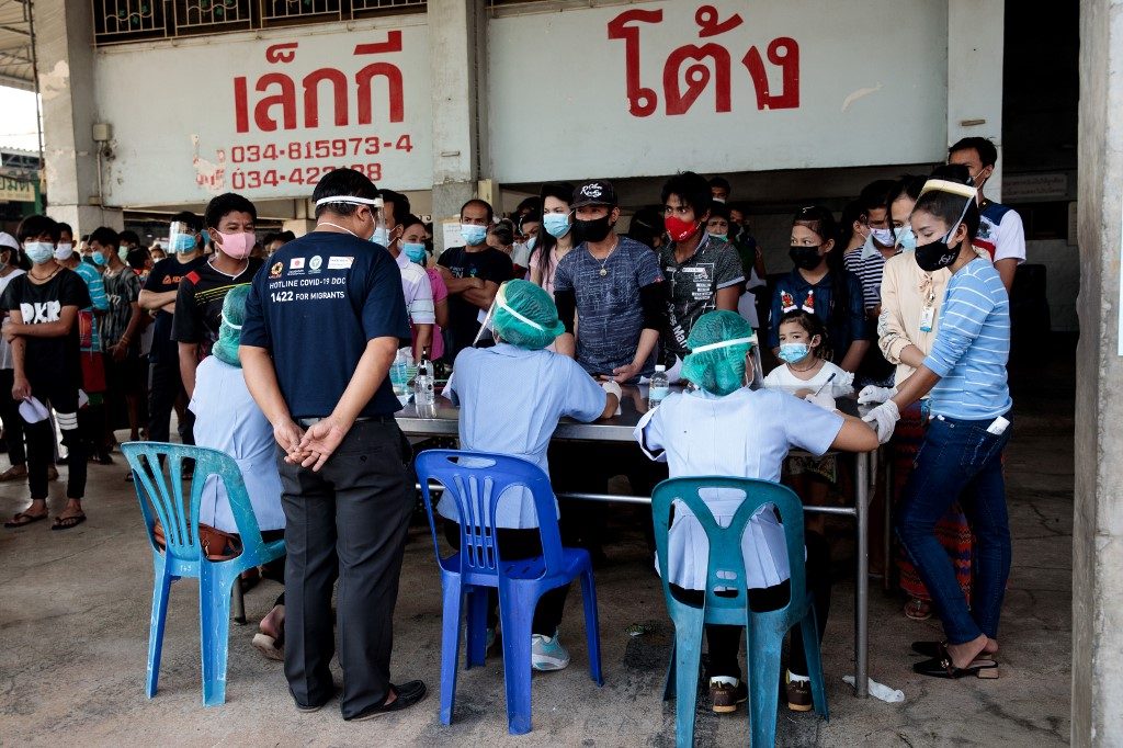 Thailand clamps down on virus outbreak at seafood market