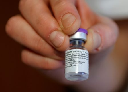 Senators urge gov’t to allow LGUs, private sector to secure own vaccine deals