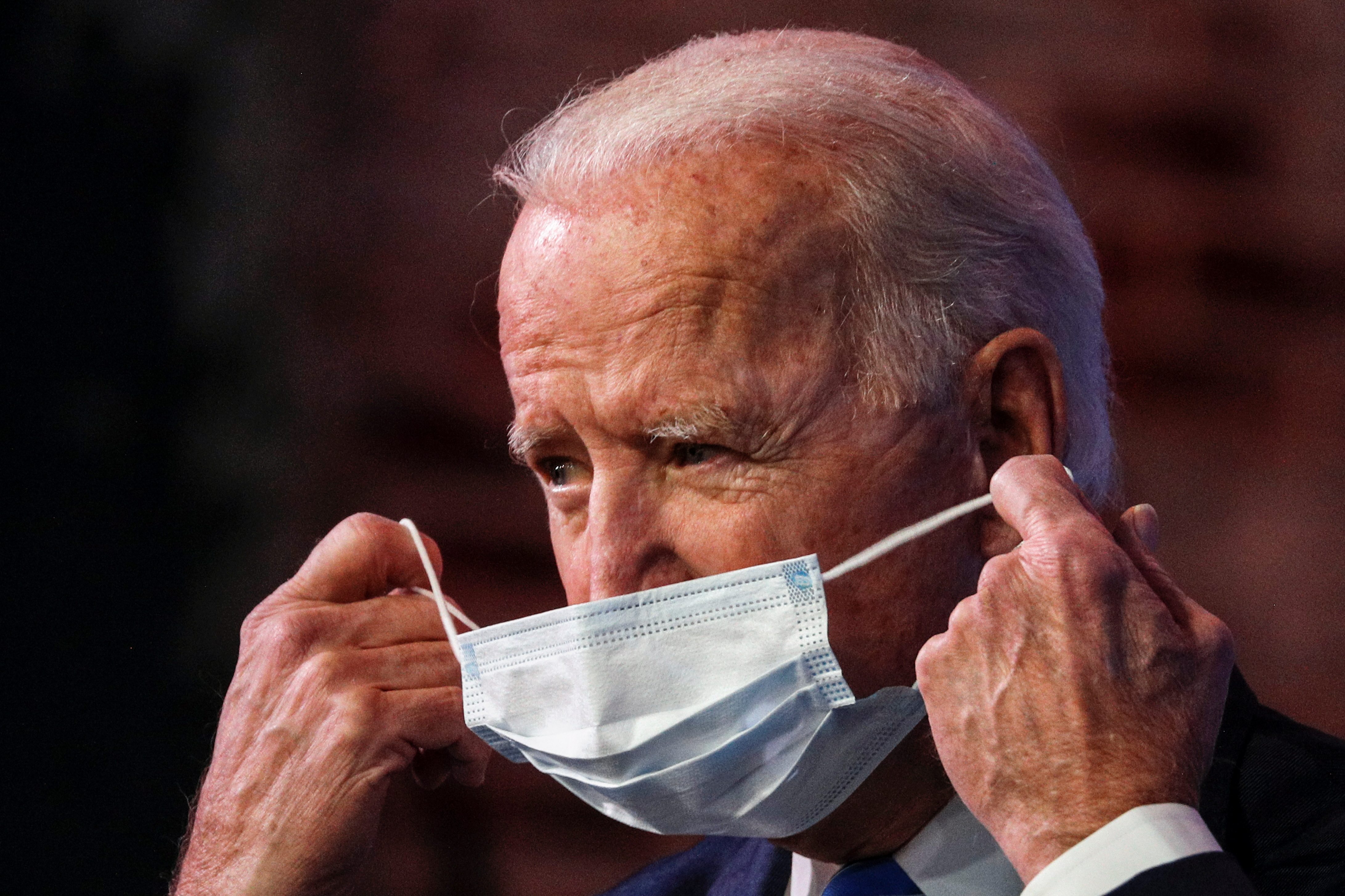 Biden issues orders requiring masks in federal buildings