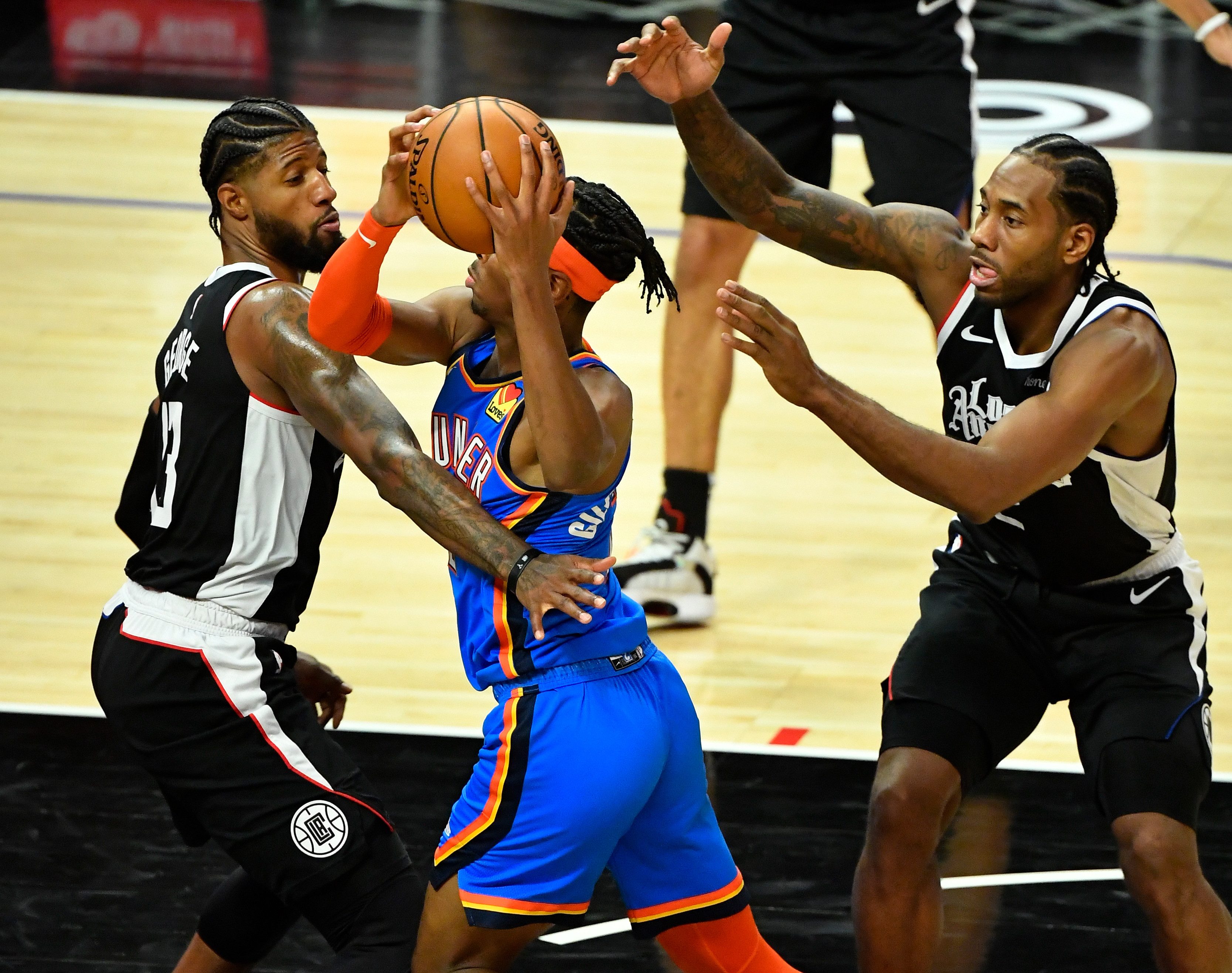 Clippers open six-game road trip without Kawhi Leonard, Paul George