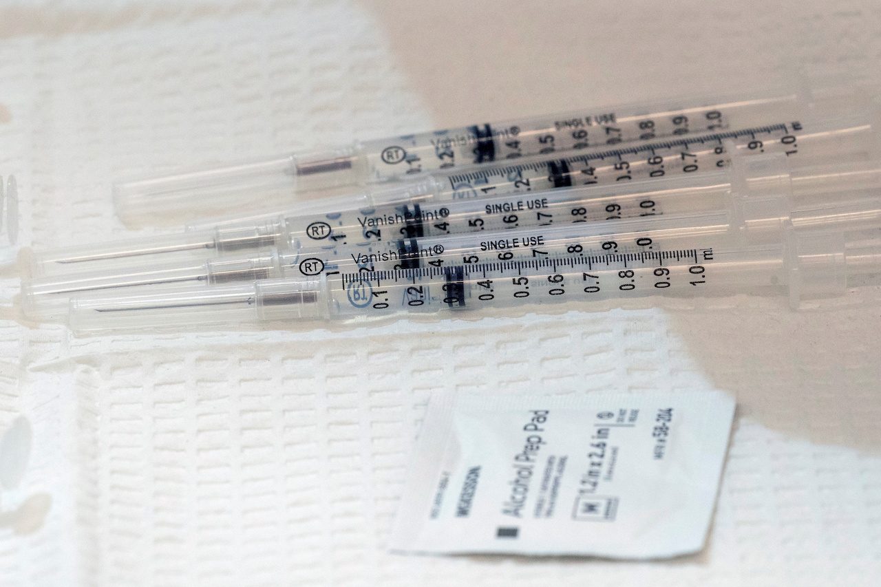 Scarce niche syringes complicate US plan to squeeze more COVID-19 shots from Pfizer vials