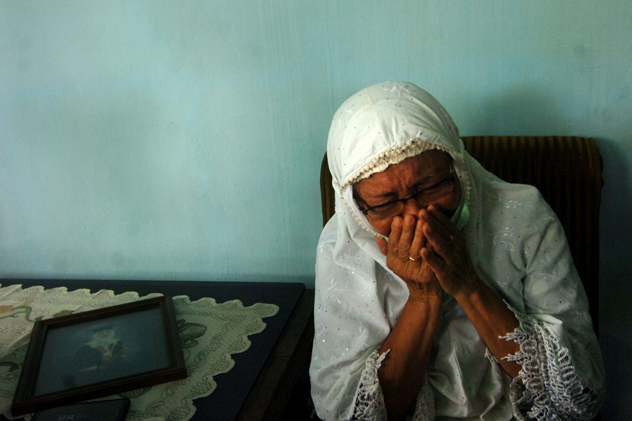 Still hoping: Indonesians await news of relatives on missing plane