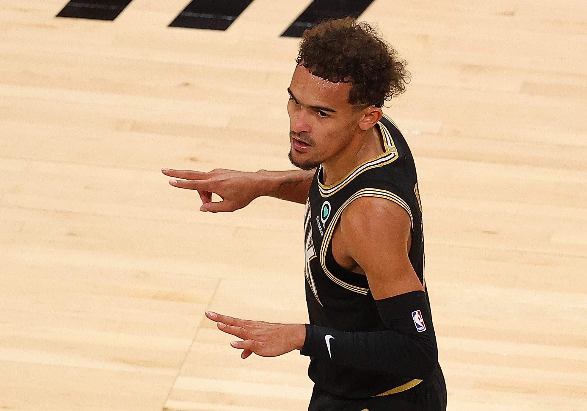 Trae Young leads Hawks past shorthanded Clippers