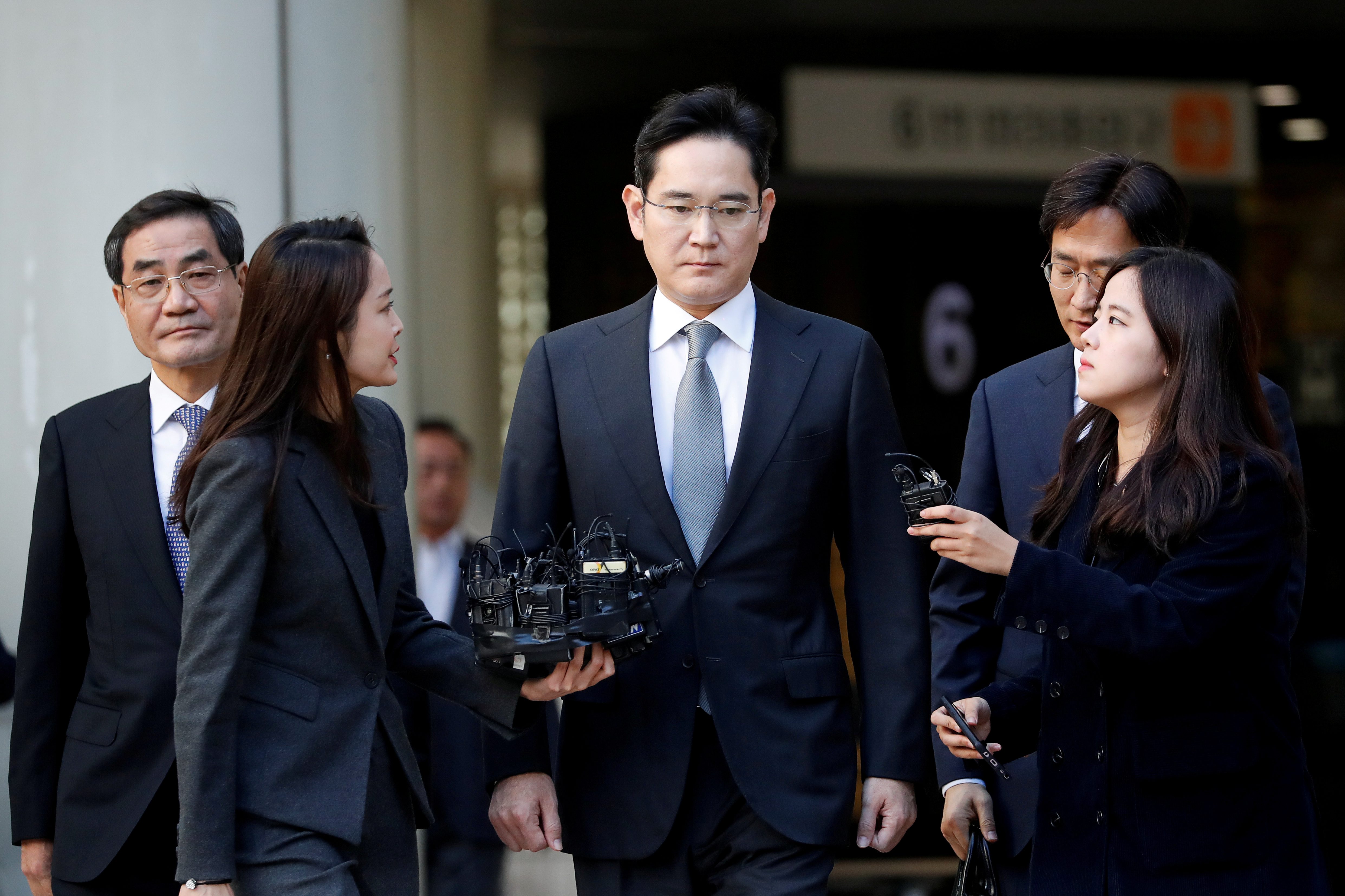 Samsung’s Lee receives 30-month prison term in bribery trial