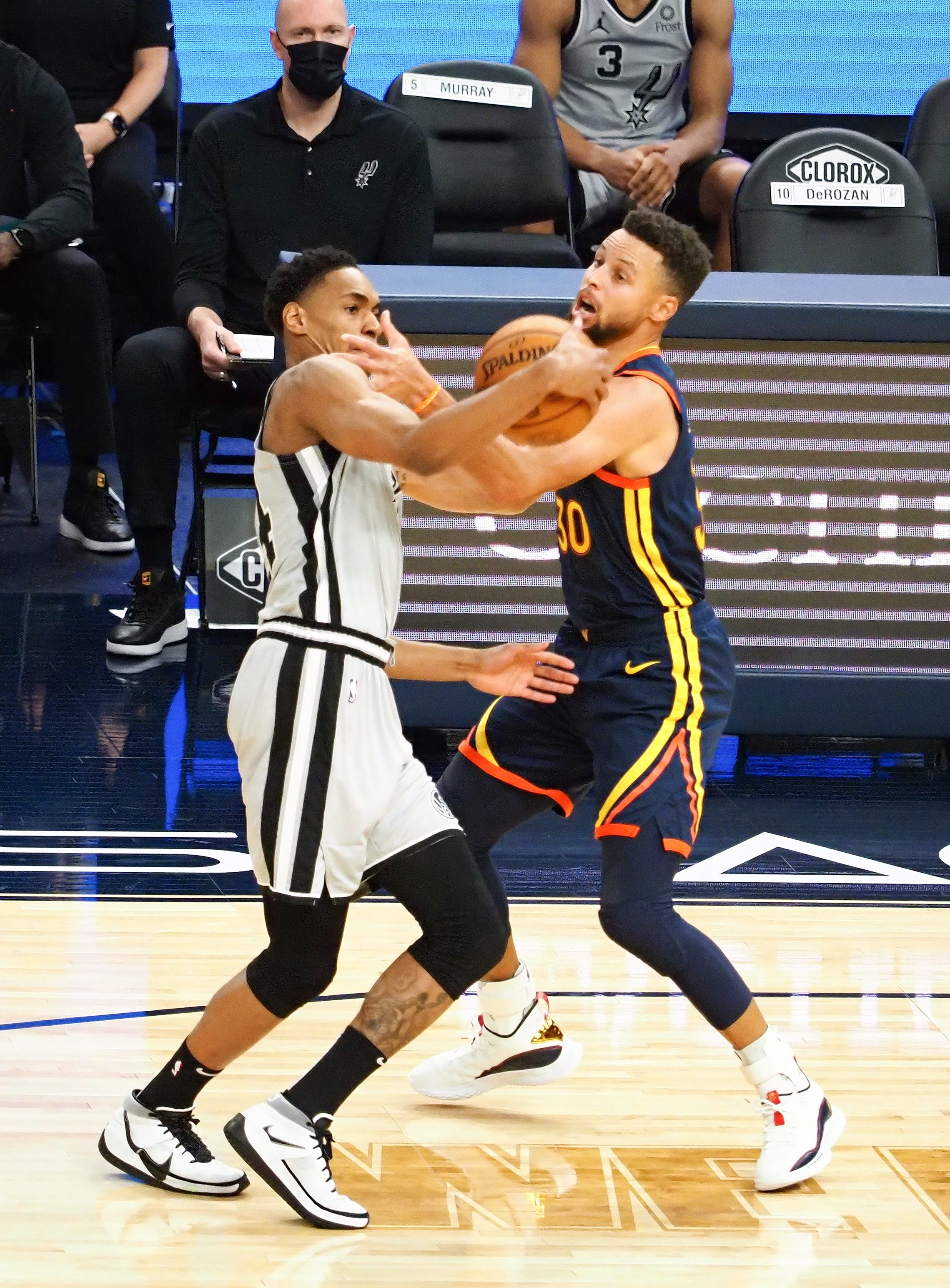 Curry, rookie Wiseman take control as Warriors rout Spurs