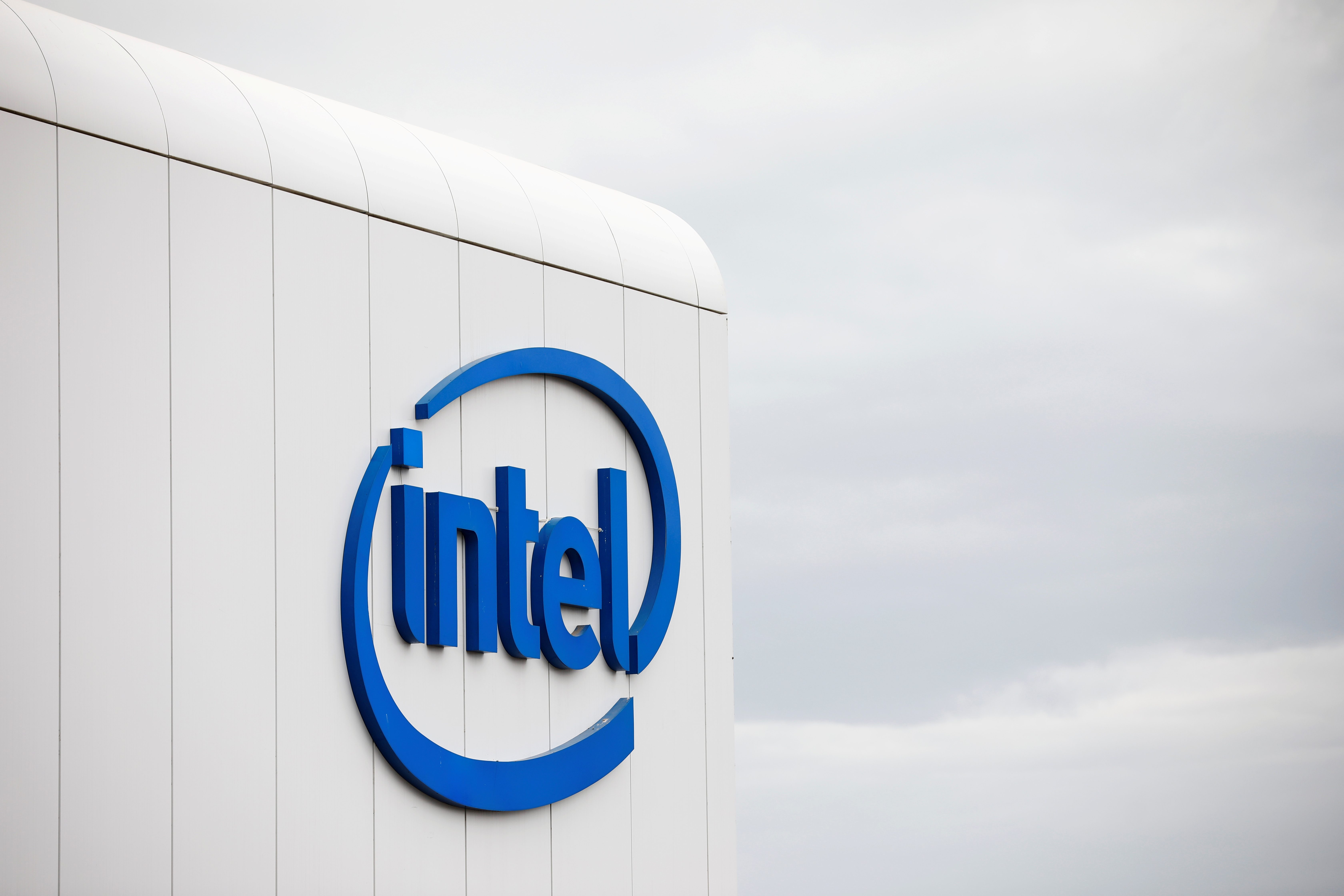 Intel sees mix of internal, foundry manufacturing; FT says quarterly results hacked