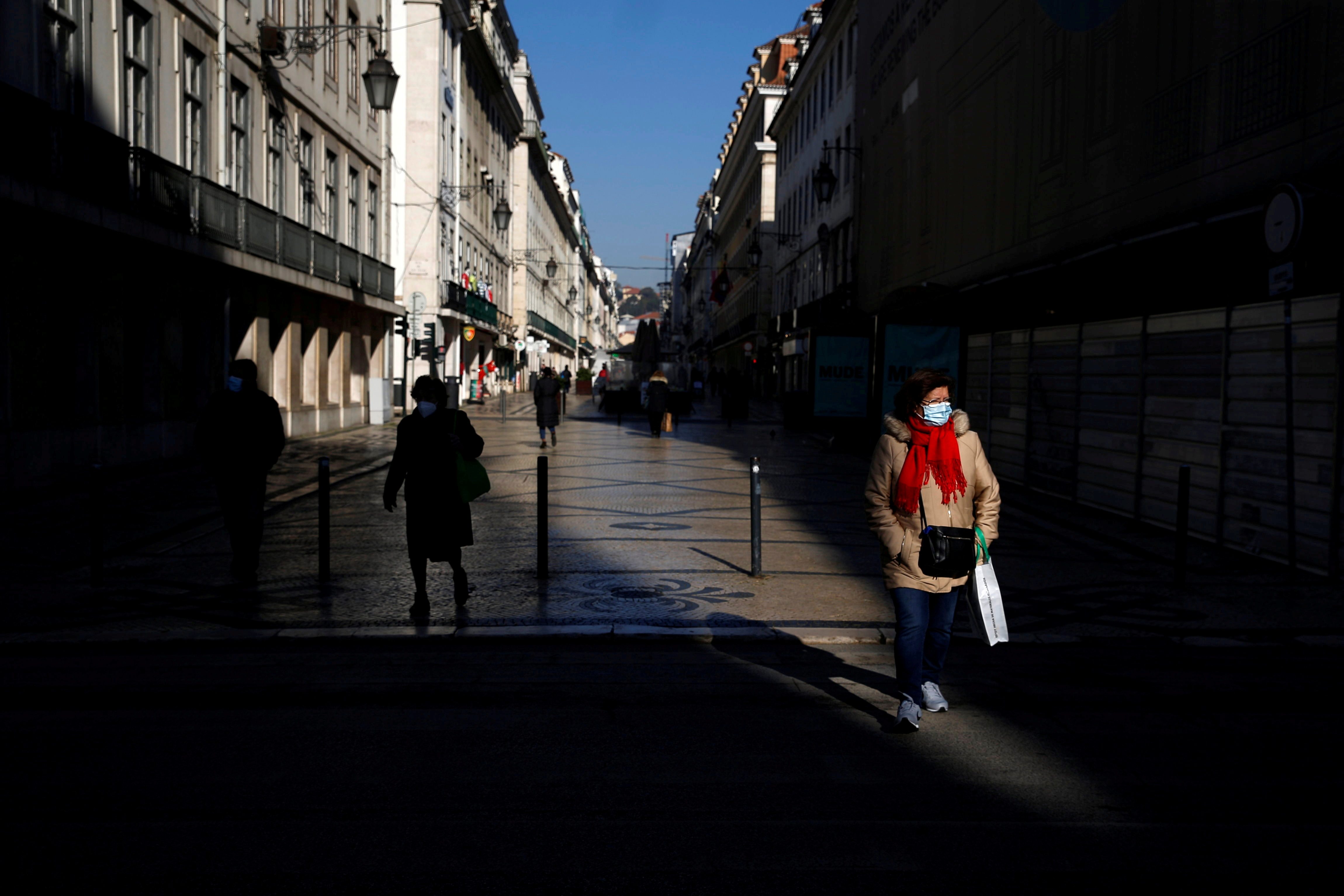 Cash-strapped Lisbon shops fear for future ahead of new COVID-19 lockdown
