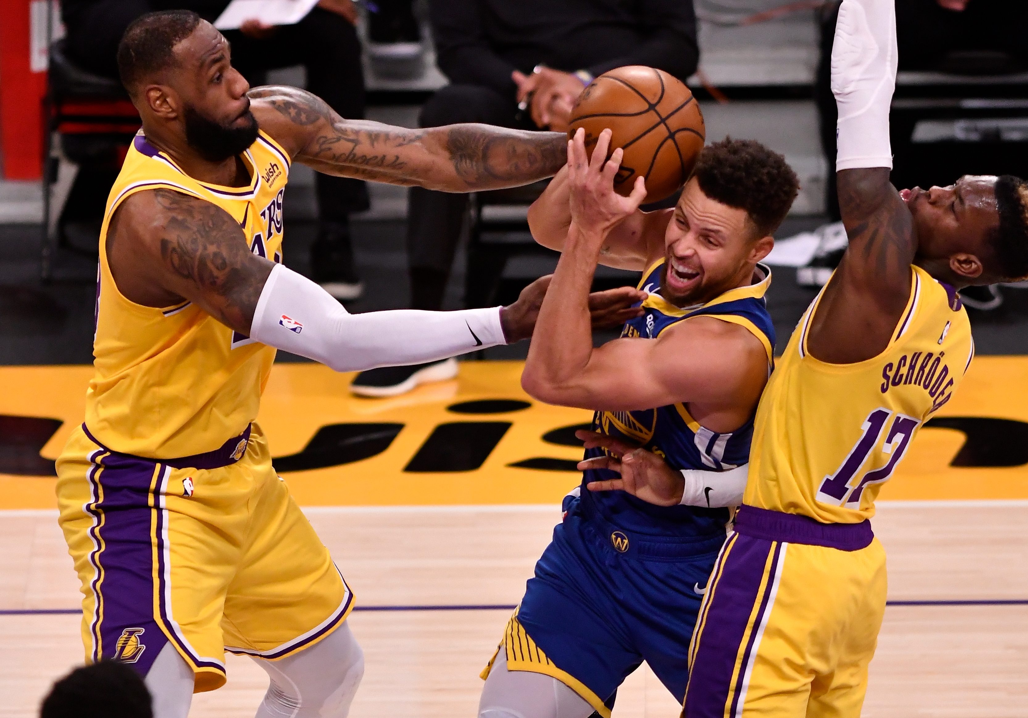 Warriors escape 19-point hole, stun Lakers