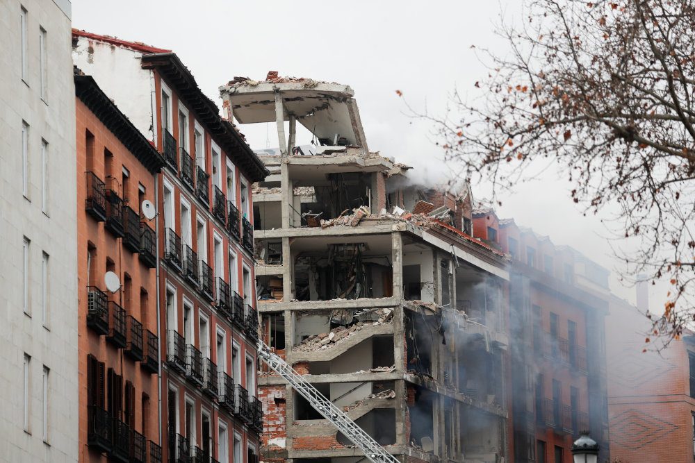 At least 2 dead after blast wrecks building in central Madrid
