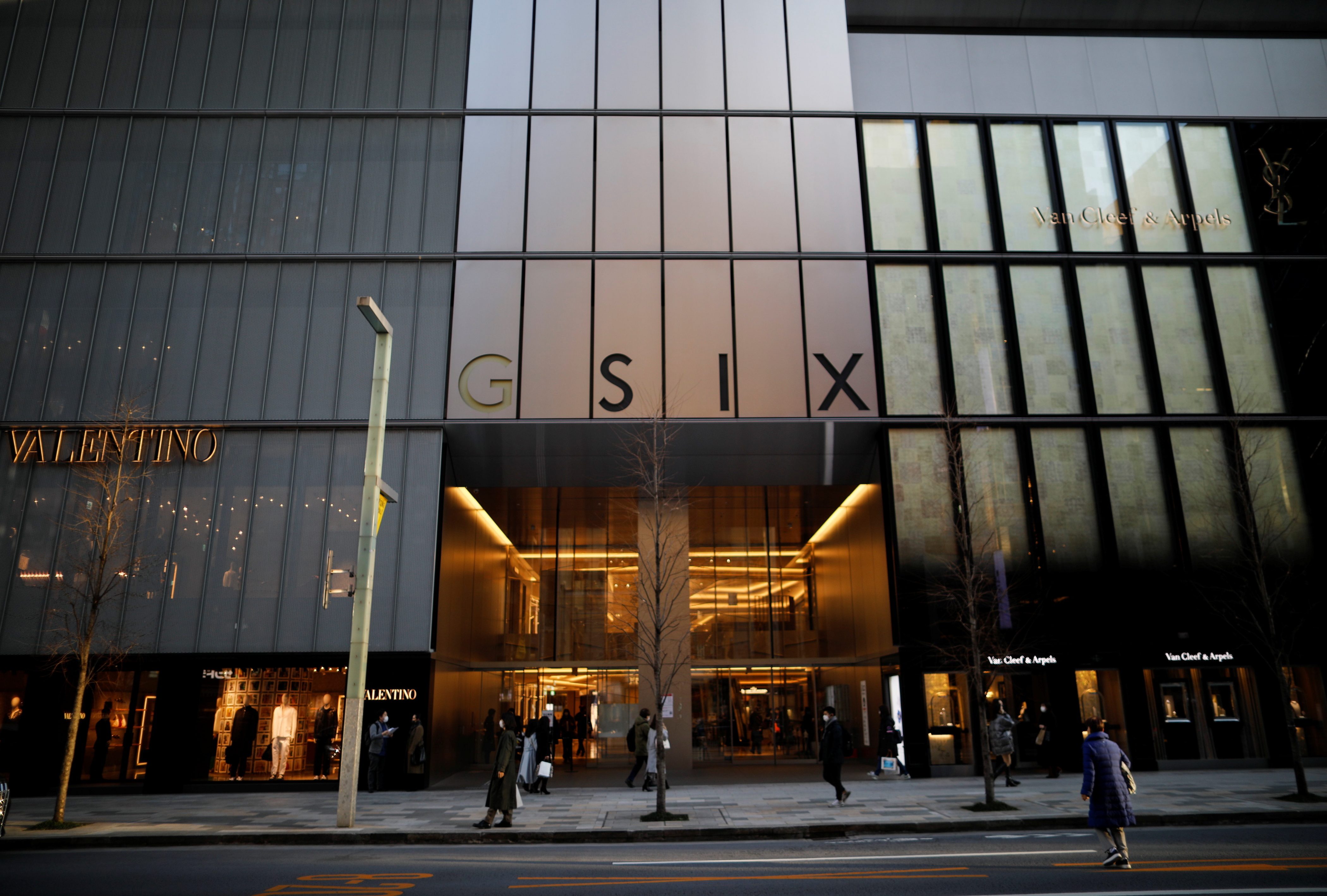 More stores shutter in Tokyo’s high-end Ginza Six mall amid travel bans