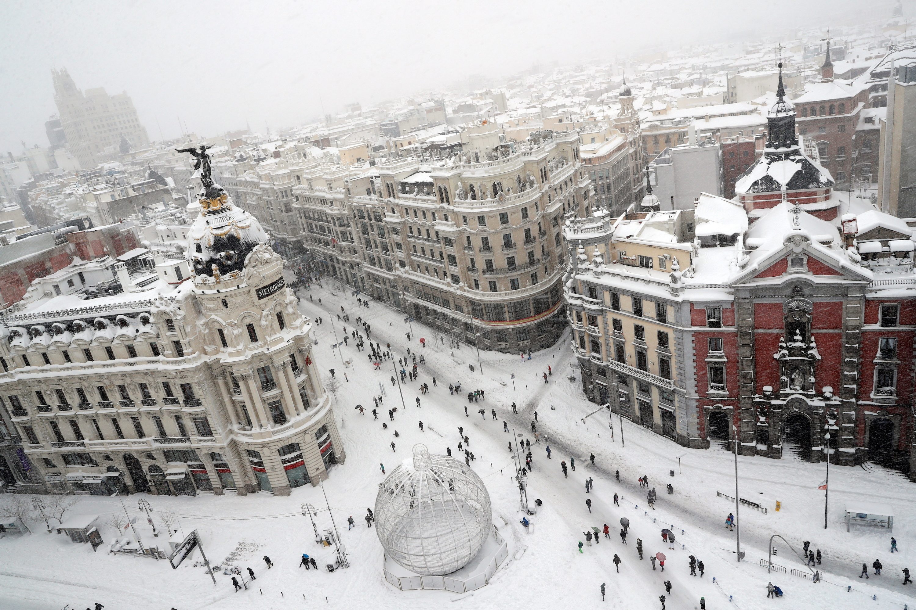 4 die in Spanish storm, troops deployed to help motorists stranded by snow