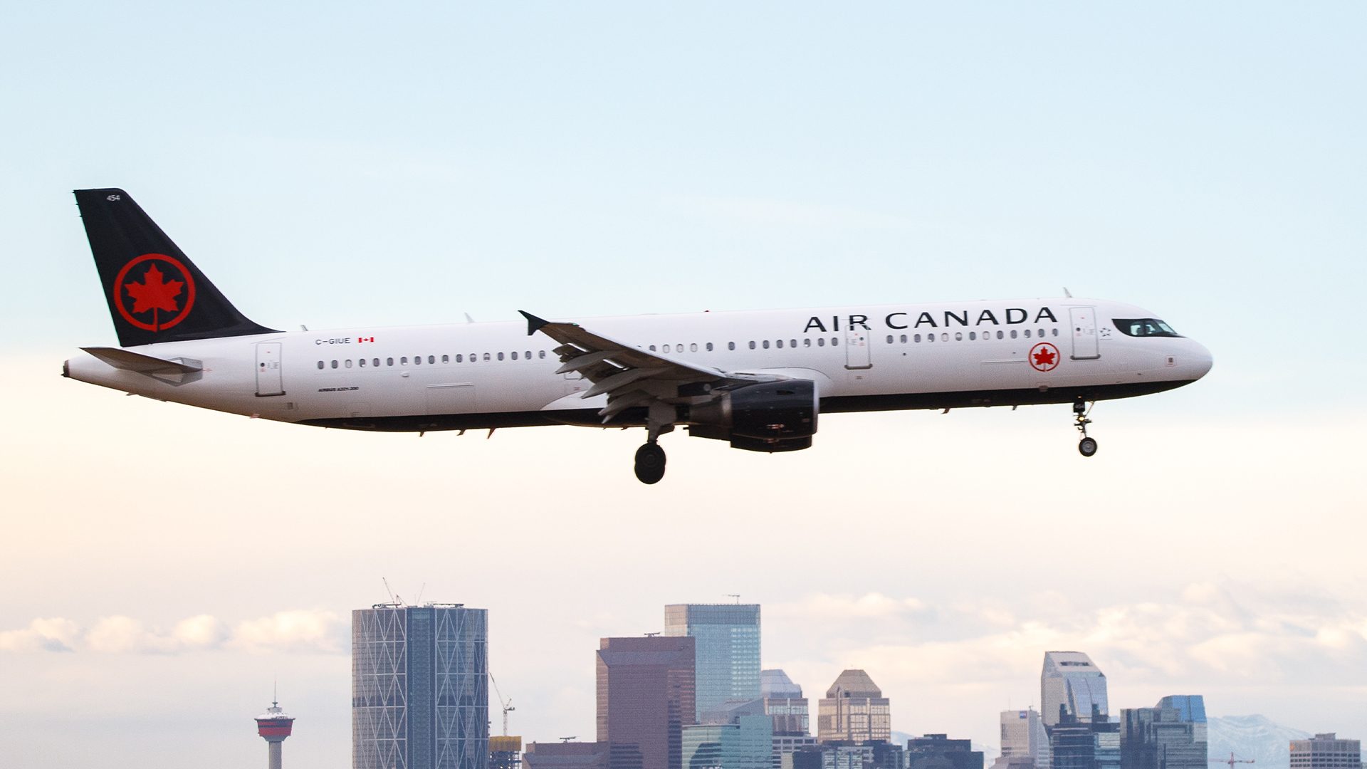 Air Canada ‘encouraged’ by government aid talks after C$4.65-billion loss