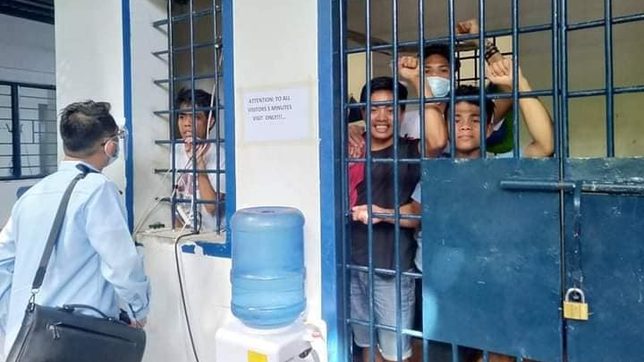 Prosecutor clears teachers, Lumads arrested in Cebu bakwit school raid